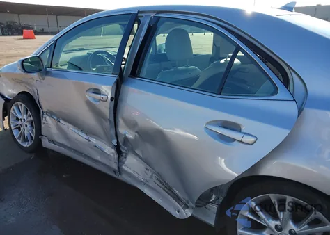 2010 Lexus Hs 250H Premium z USA, uszkodzony, nr VIN JTHBB1BA5A2027424